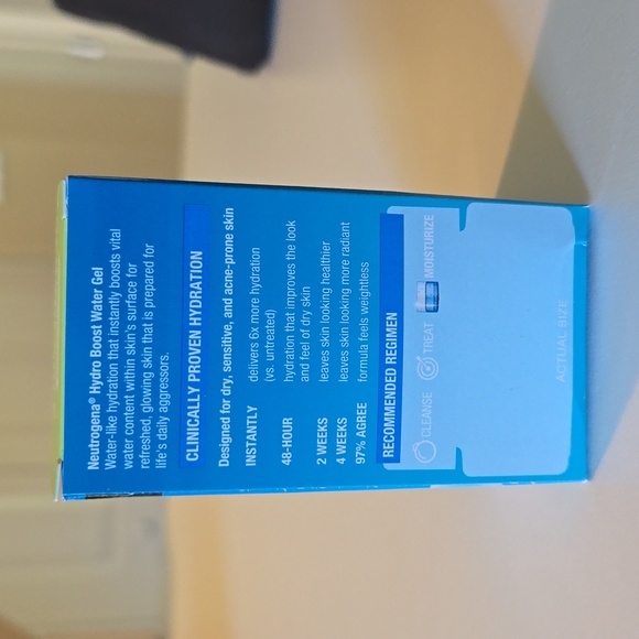 Neutrogena Hydro Boost Hyaluronic Acid Water Gel Moisturizer, travel size - Picture 5 of 6
